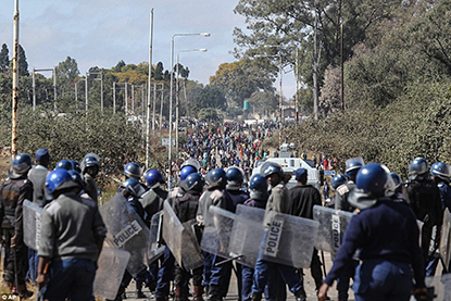 Riot police face demontsrations in Zimbabwe